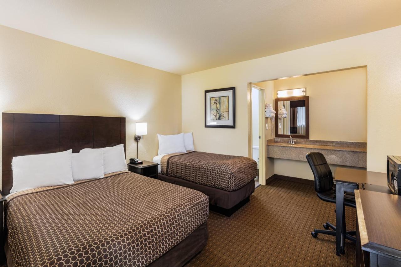 Lemon Heights Hotel 2*