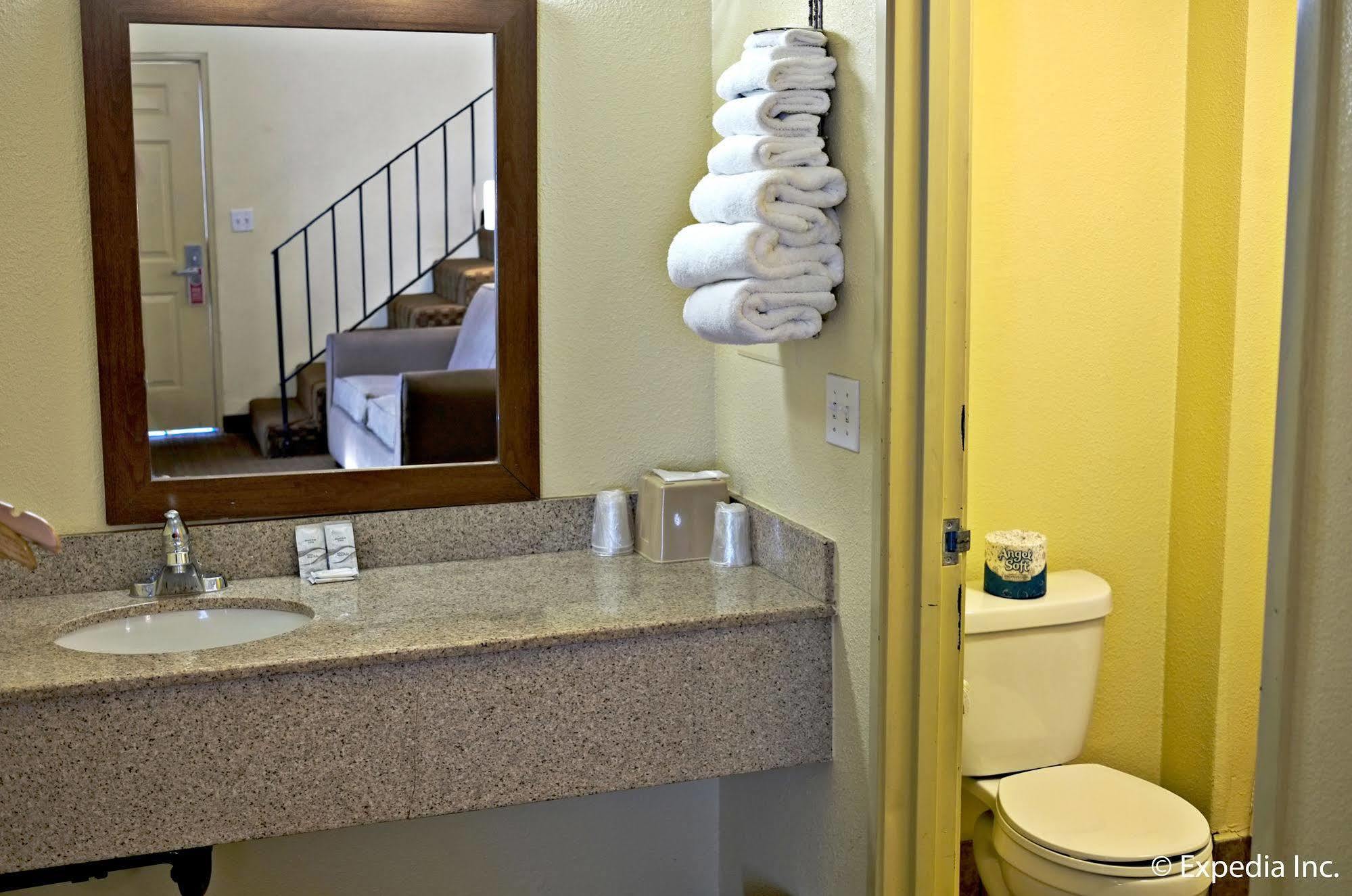 Lemon Heights Hotel 2*
